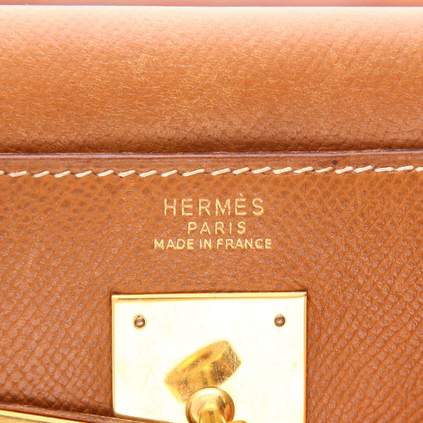 Hermès Kelly Handtasche 32 cm aus goldfarbenem Courchevel-Leder